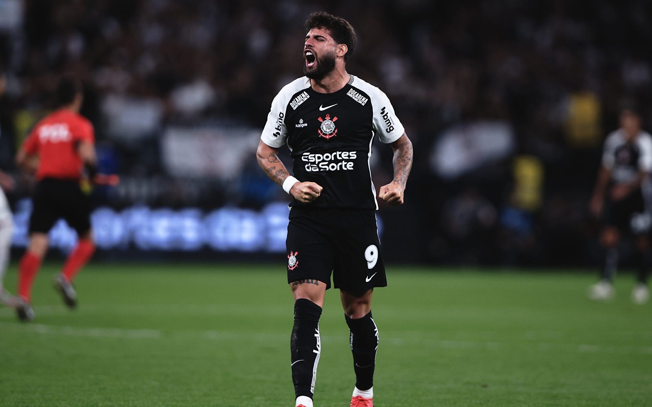 Jogador está nos EUA com a família (Foto: Marcello Zambrana/AGIF)