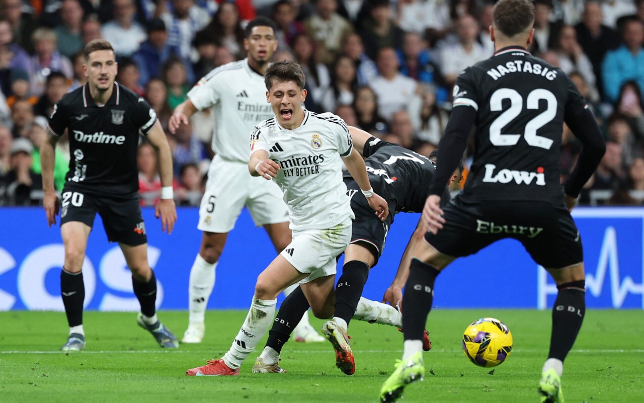 Arda Güler em ação pelo Real Madrid contra o Leganés (Foto: Reprodução/AFP)