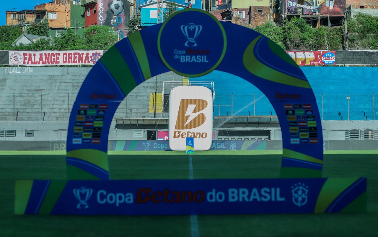 Caxias e Fluminense disputam vaga na Copa do Brasil no Estádio Centenário (Foto: Luis Felipe Amorin/AGIF)