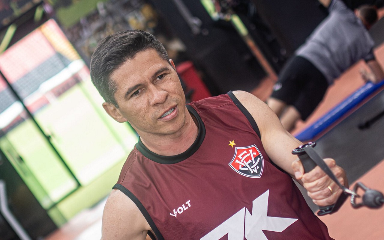 Osvaldo treina na academia do Vitória (Foto: Victor Ferreira / EC Vitória)
