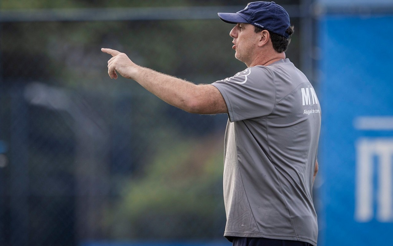 Rogério Ceni comanda treino do Bahia (Foto: Rafael Rodrigues / EC Bahia)