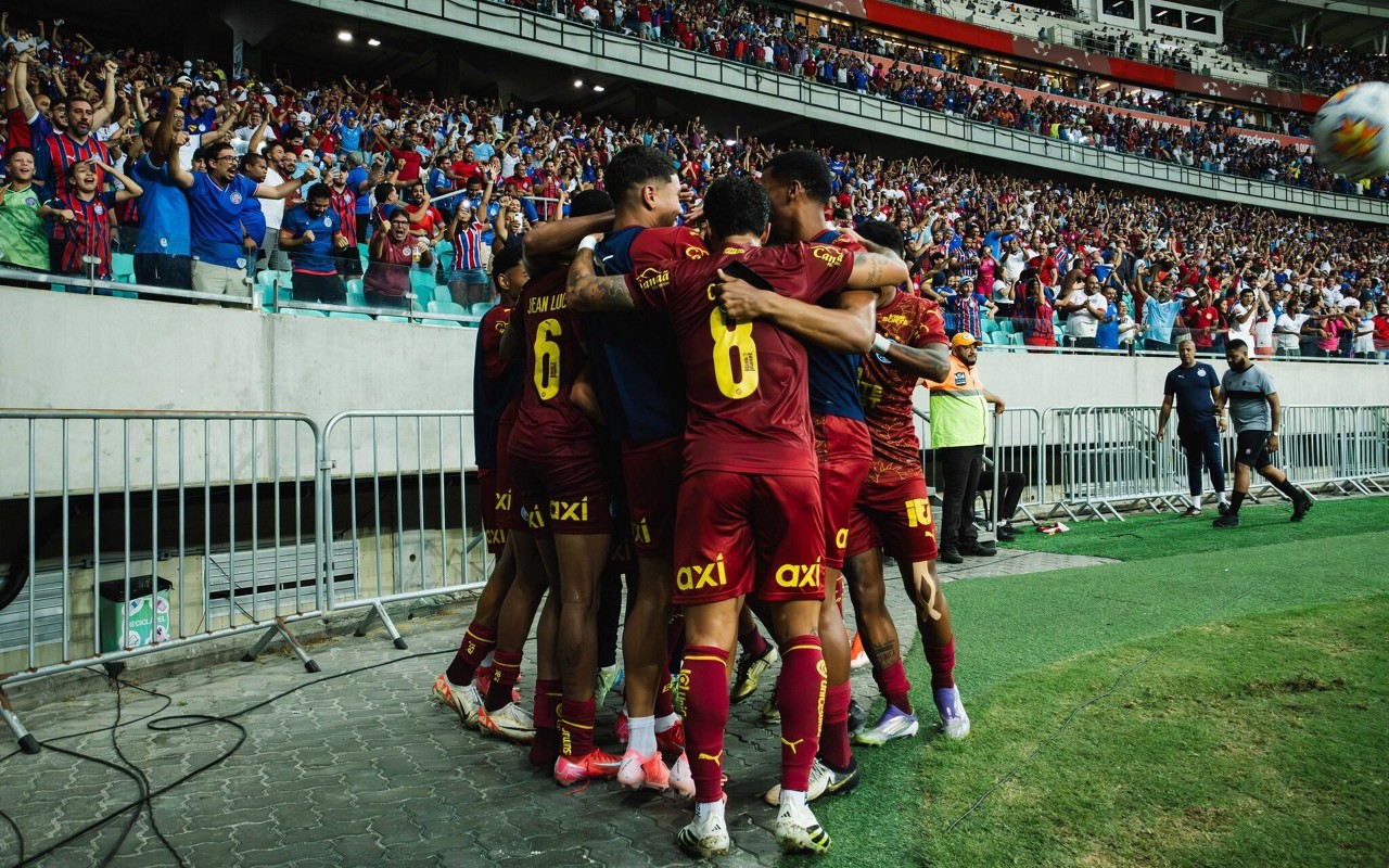 Jogadores do Bahia comemoram gol contra o Ceará na Arena Fonte Nova (Foto: Letícia Martins / EC Bahia)