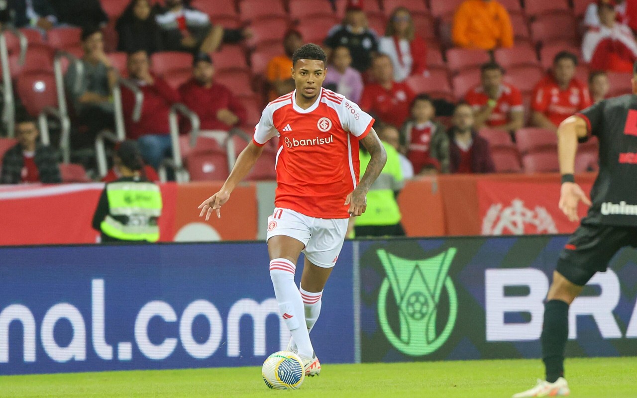 Matheus Dias, volante da base do Internacional negociado com Portugal (Foto: Ricardo Duarte/SC Internacional)