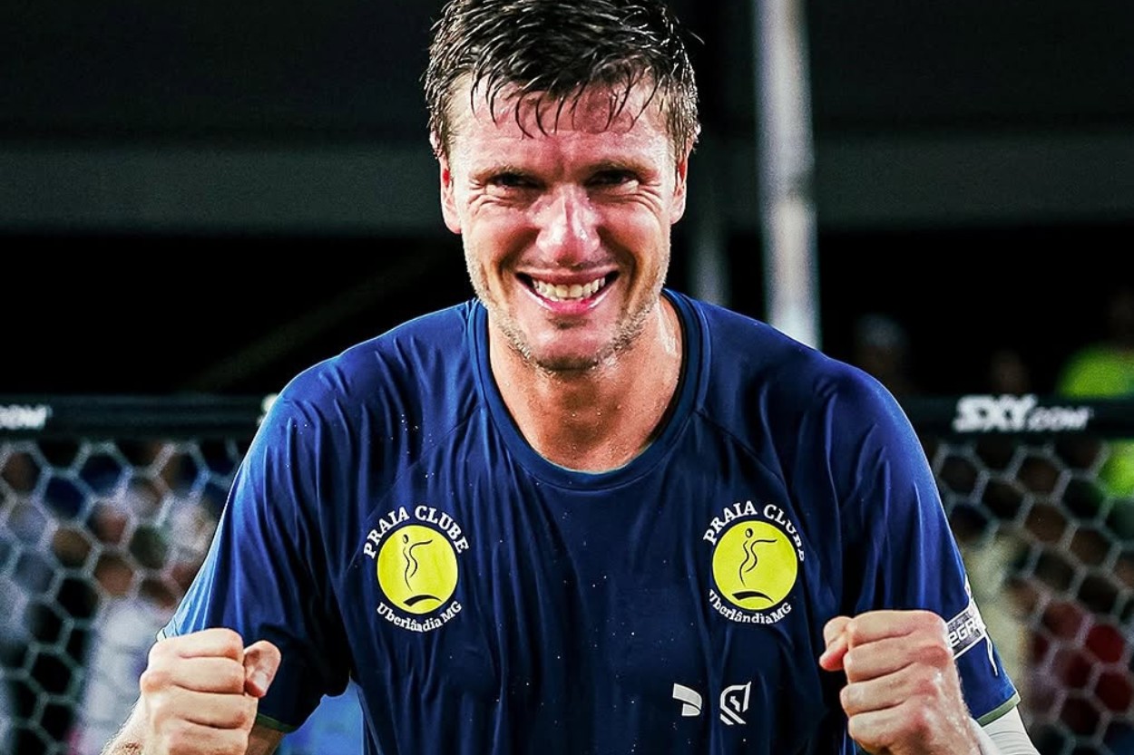 André Baran é um atleta do beach tennis do Praia Clube