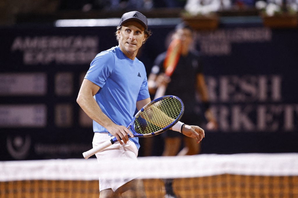 Diego Forlán em ação no Challenger de Montevidéu