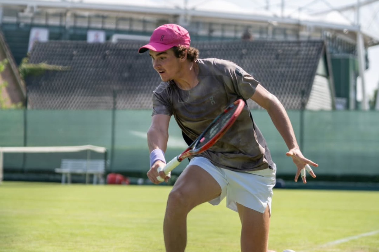João Fonseca em ação no ATP 500 de Halle