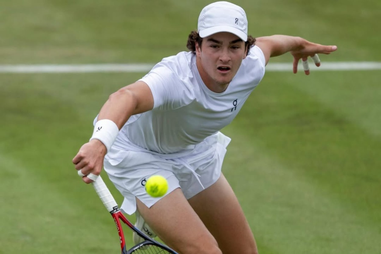 João Fonseca em ação em Wimbledon