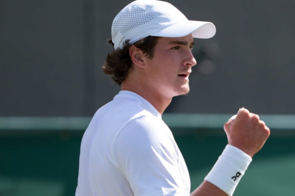 João Fonseca em ação em Wimbledon