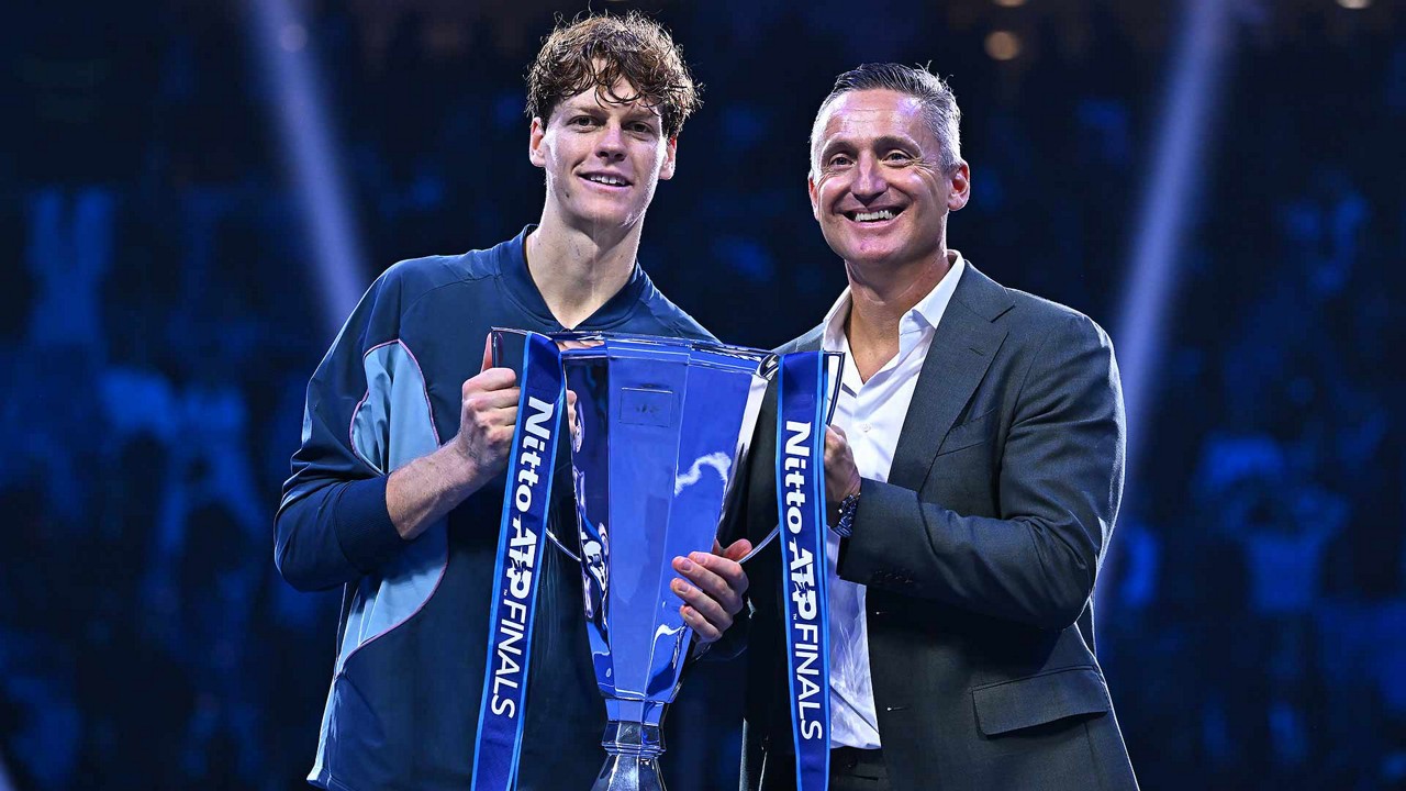 Sinner com a taça do ATP Finals