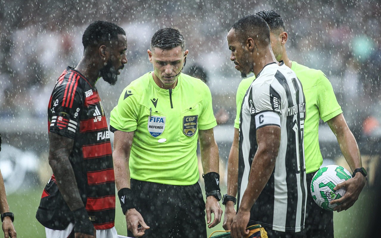 Vidente vê Flamengo com elementos decisivos para vitória contra Botafogo no confronto do Campeonato Carioca (Foto: Marcos Junior/AGIF)