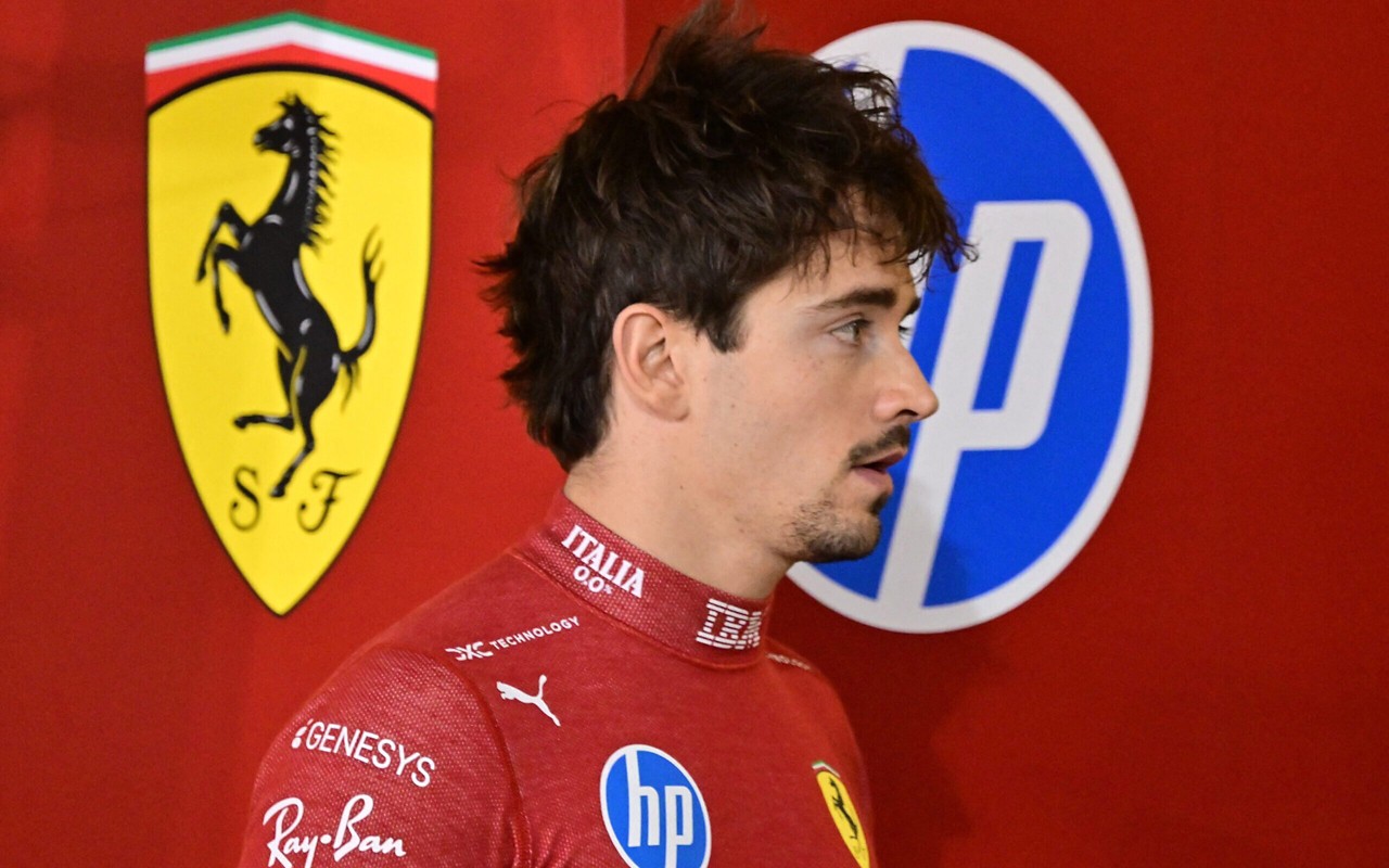 Charles Leclerc, da Ferrari, durante atividade no GP do Bahrein (Foto: Giuseppe CACACE / POOL / AFP)