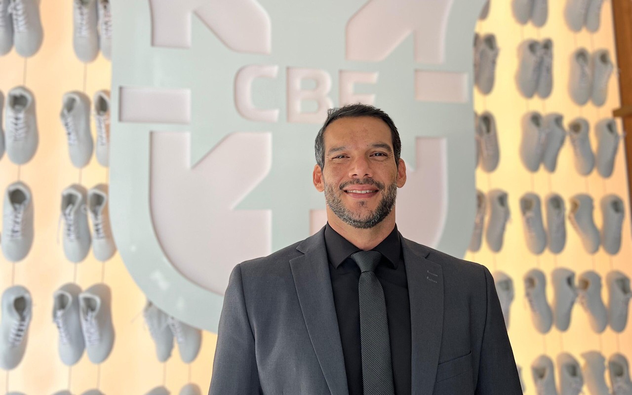 Samir Xaud durante visita à sede da CBF, no Rio de Janeiro (Foto: Divulgação)