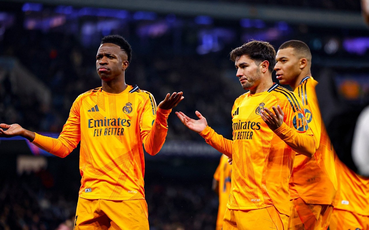 Jogadores do Real Madrid celebram no Etihad Stadium, casa do Manchester City, pela Champions League (Foto: Reprodução/X)
