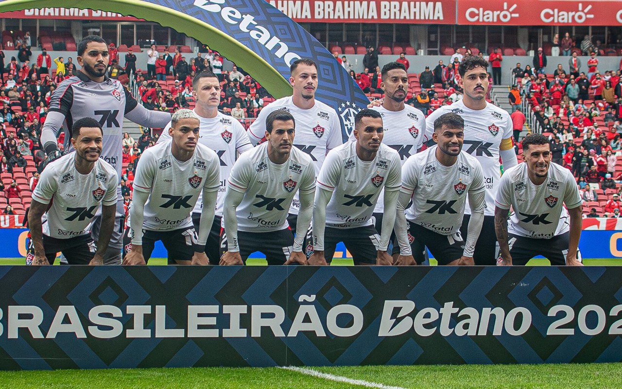Jogadores do Vitória antes de partida contra o Internacional, no Beira-Rio (Foto: Victor Ferreira / EC Vitória)