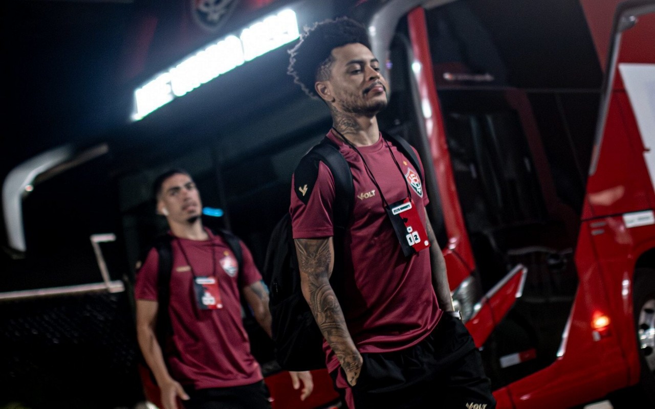 Matheuzinho antes de acessar o vestiário do Barradão (Foto: Victor Ferreira / EC Vitória)