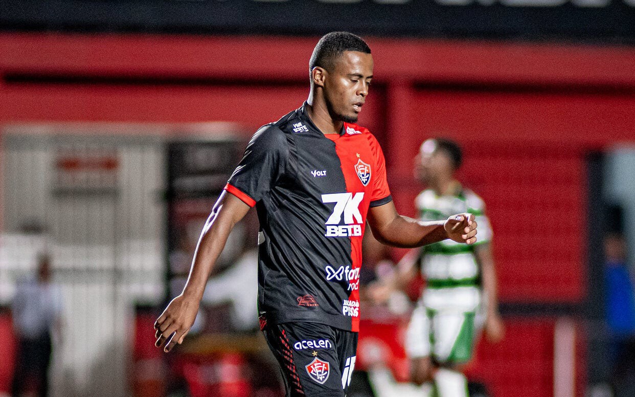 Carlos Eduardo no Barradão (Foto: Victor Ferreira / EC Vitória)