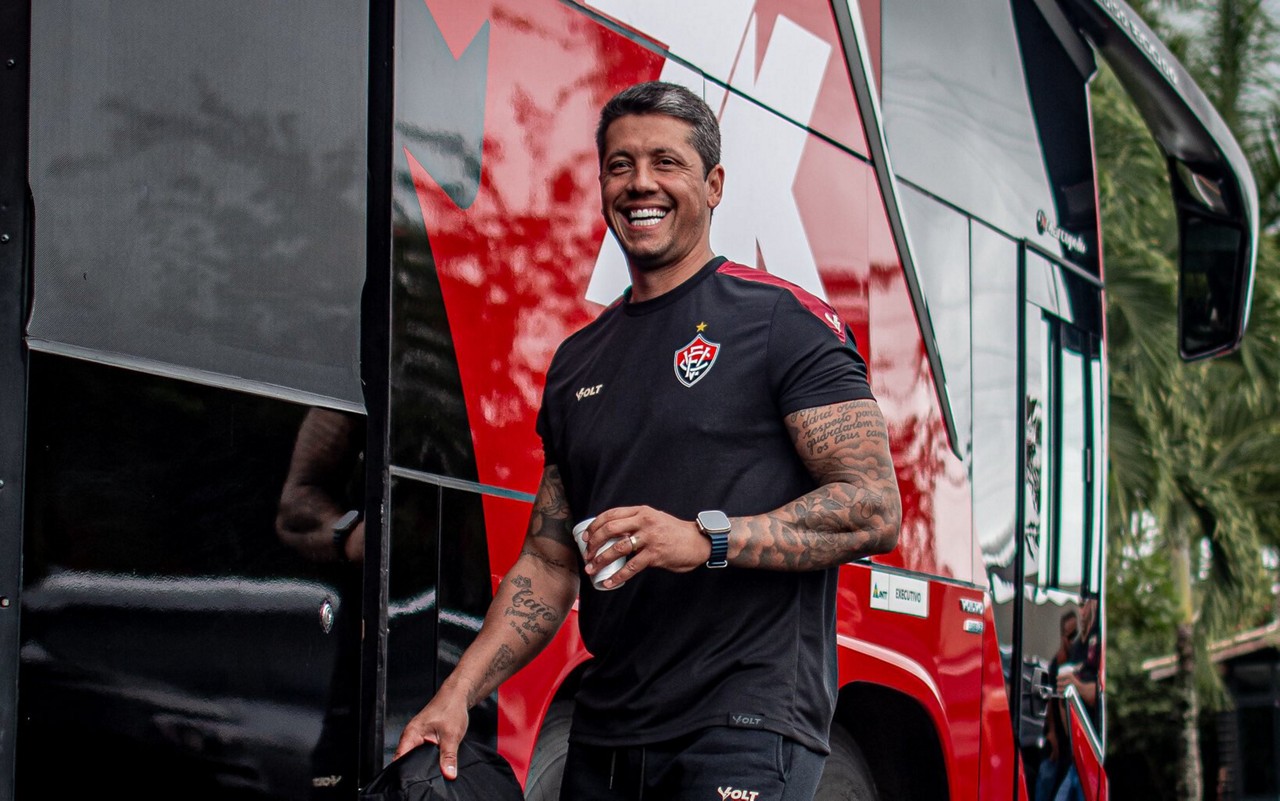Thiago Carpini antes de jogo pelo Vitória (Foto: Victor Ferreira / EC Vitória)