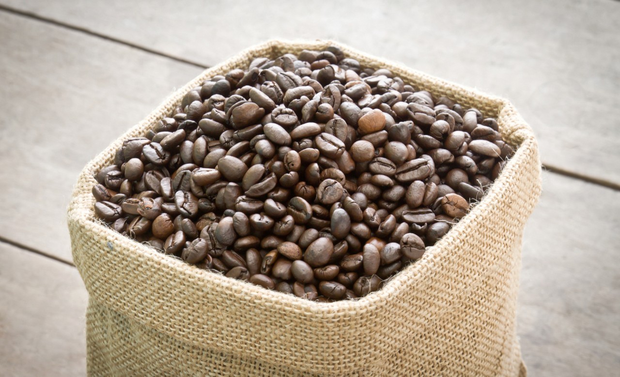 O café representa cerca de 8 milhões de sacas por ano e um valor próximo de R$ 6 bilhões