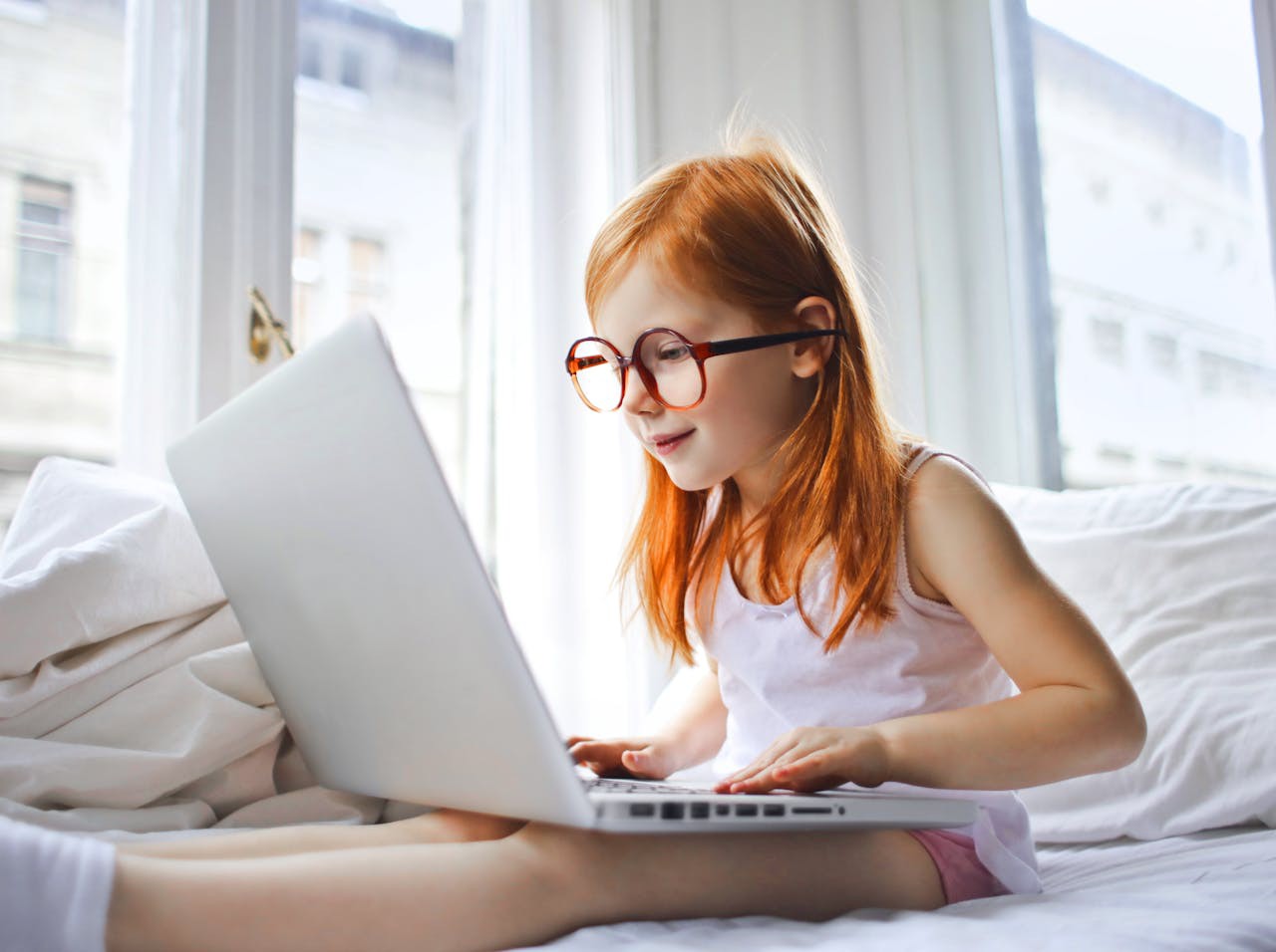 O aumento do uso de dispositivos eletrônicos podem impulsionar a miopia em crianças