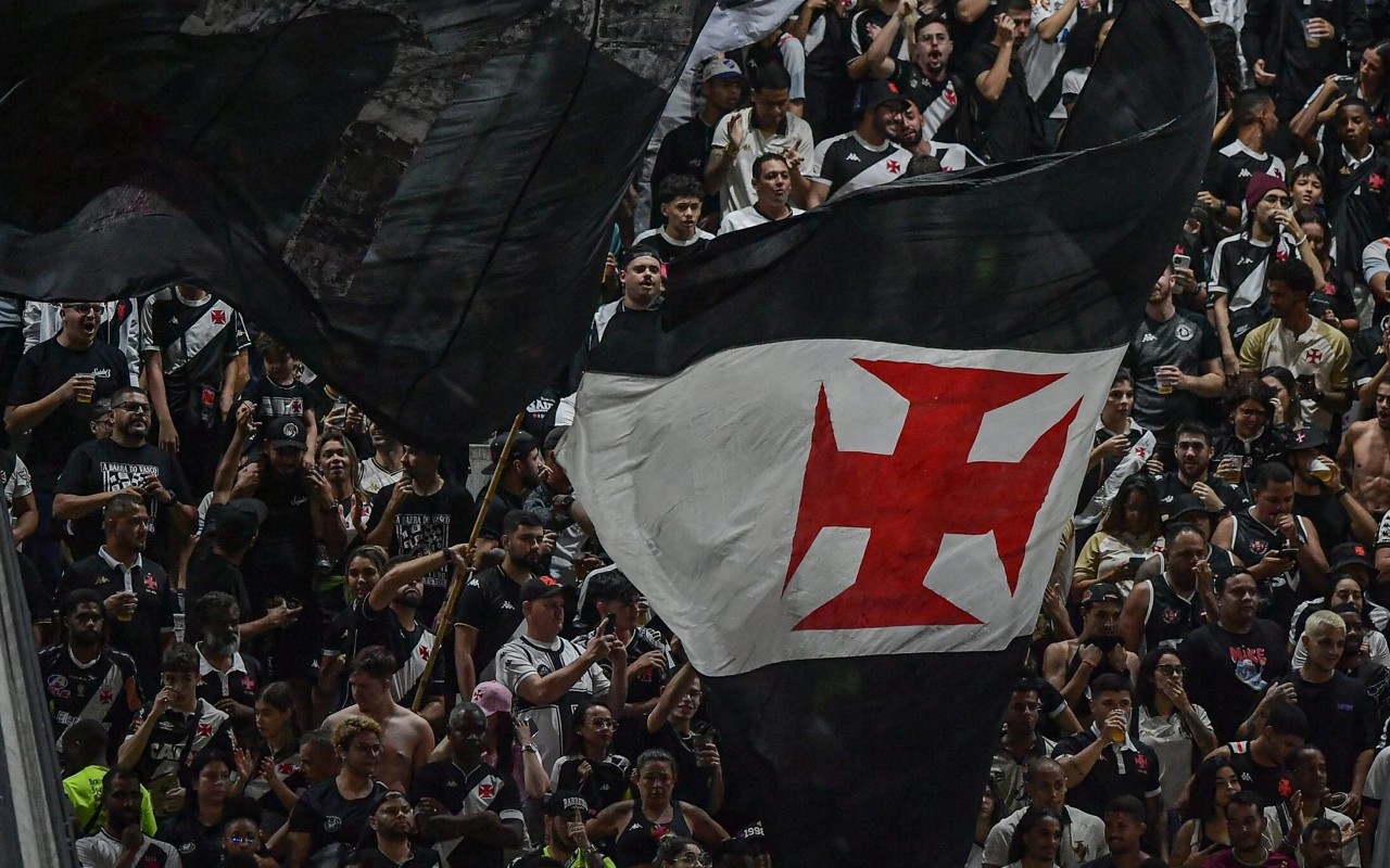 Torcida do Vasco criou versão de Bad Romance, de Lady Gaga (Foto: Thiago Ribeiro/AGIF)