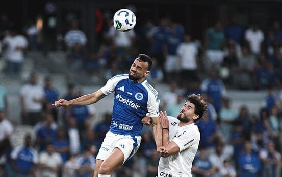 Cruzeiro, do zagueiro Fabrício Bruno, voltou a sofrer dois gols num jogo depois de três meses (Foto: Gustavo Martins/Cruzeiro)