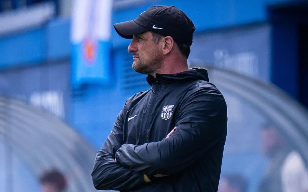 Juliano Belletti está no comando da categoria sub-19 do Barcelona (Foto: Reprodução)