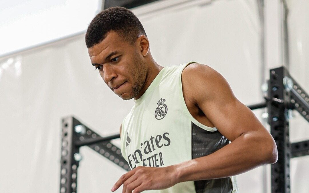 Mbappé treina na academia do Real Madrid durante o Mundial, mas ainda não tem data certa para a estreia na competição. (Reprodução/X/@realmadrid)