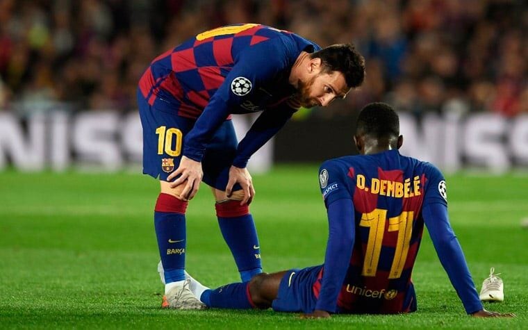 Messi e Dembélé em ação pelo Barcelona (Foto: JOSEP LAGO / AFP)
