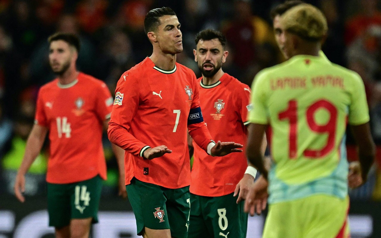 Cristiano Ronaldo na final da Nations League após fazer o gol (Foto: Tobias SCHWARZ / AFP)