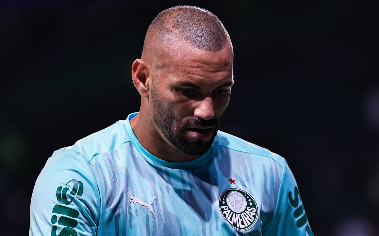 Weverton criticou atuação do VAR (Foto: Marcello Zambrana/AGIF)