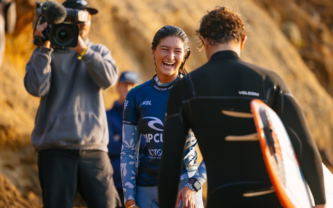 Luana enfrentará a costa-riquenha Brisa Hennessy na próxima fase (Foto: Cait Miers/World Surf League)