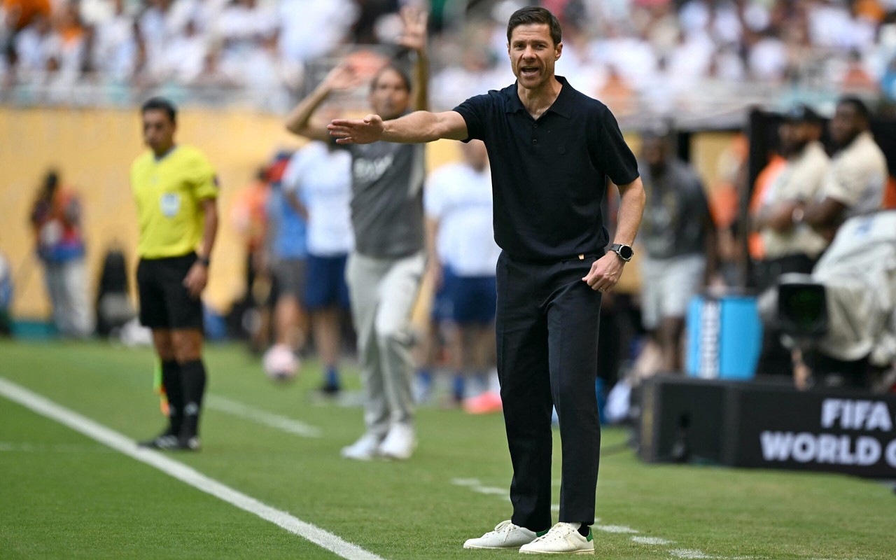Xabi Alonso comanda Real Madrid em sua estreia como treinador do clube no Mundial (Foto: Patricia De Melo Moreira/AFP)