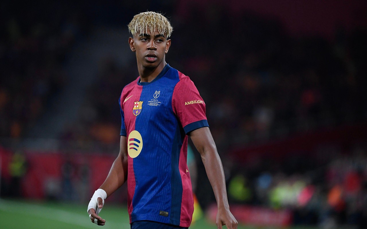 Lamine Yamal em ação pelo Barcelona diante do Real Madrid, na Copa do Rei (Foto: Josep Lago/AFP)