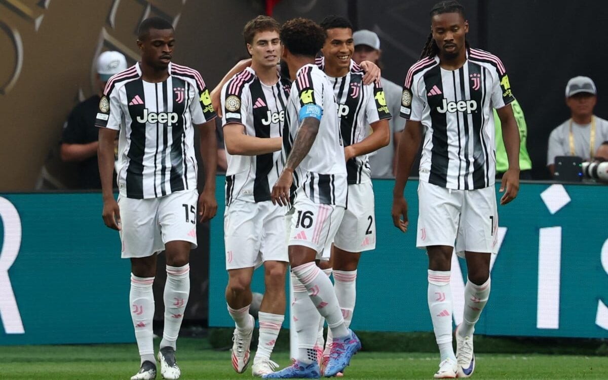 Jogadores da Juventus comemoram gol de Yildiz contra o Wydad Casablanca (Foto :Franck Fife/AFP)