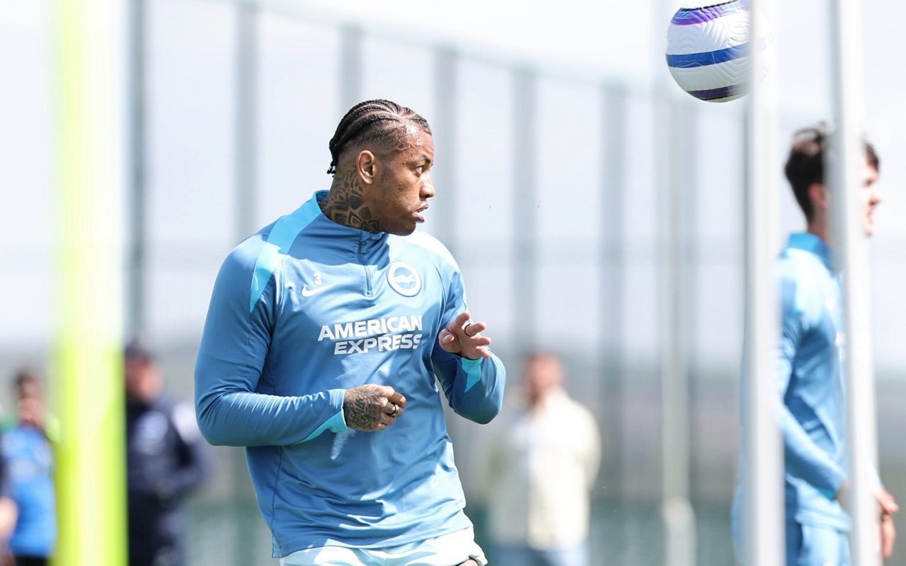 Zagueiro Igor Júlio, do Brighton, quer jogar no Cruzeiro para provocar o pai (Foto: Divulgação Brighton)