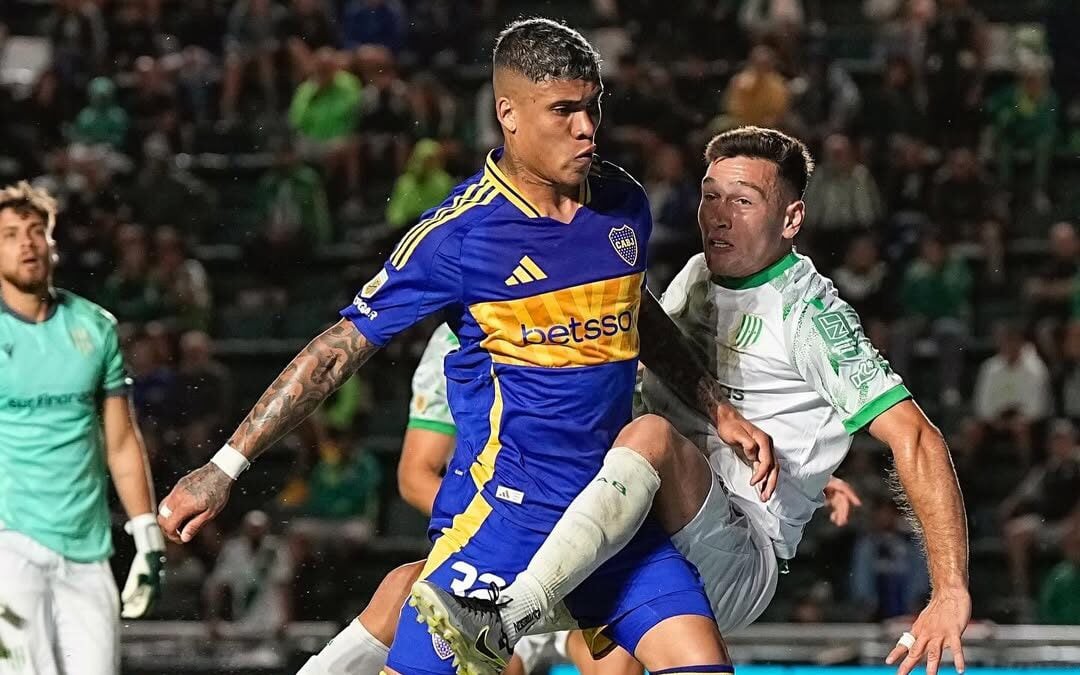 Ayrton Costa em ação pelo Boca Juniors (Foto: Reprodução/Instagram @ayrtoncosta32)