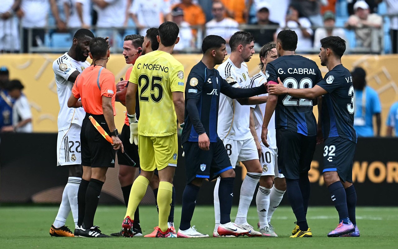 Jogadores de Pachuca e Real Madrid se envolvem em confusão no Mundial de Clubes (Foto: Paul Ellis/AFP)