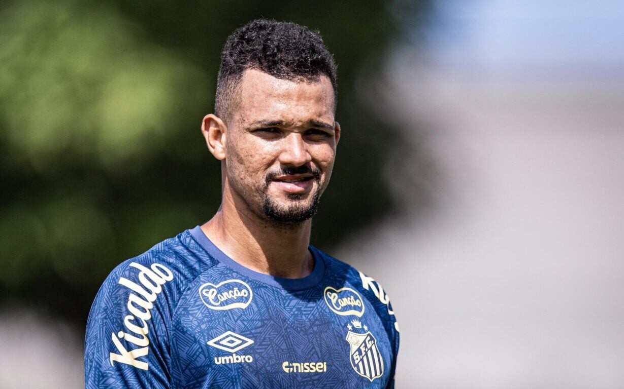 Zé Ivaldo, zagueiro do Santos, emprestado pelo Cruzeiro até o final de 2025