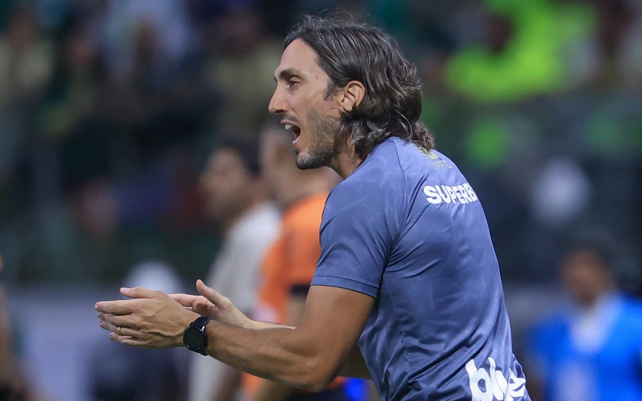 Zubeldía viveu momentos de pressão no São Paulo (Foto: Marcello Zambrana/AGIF)
