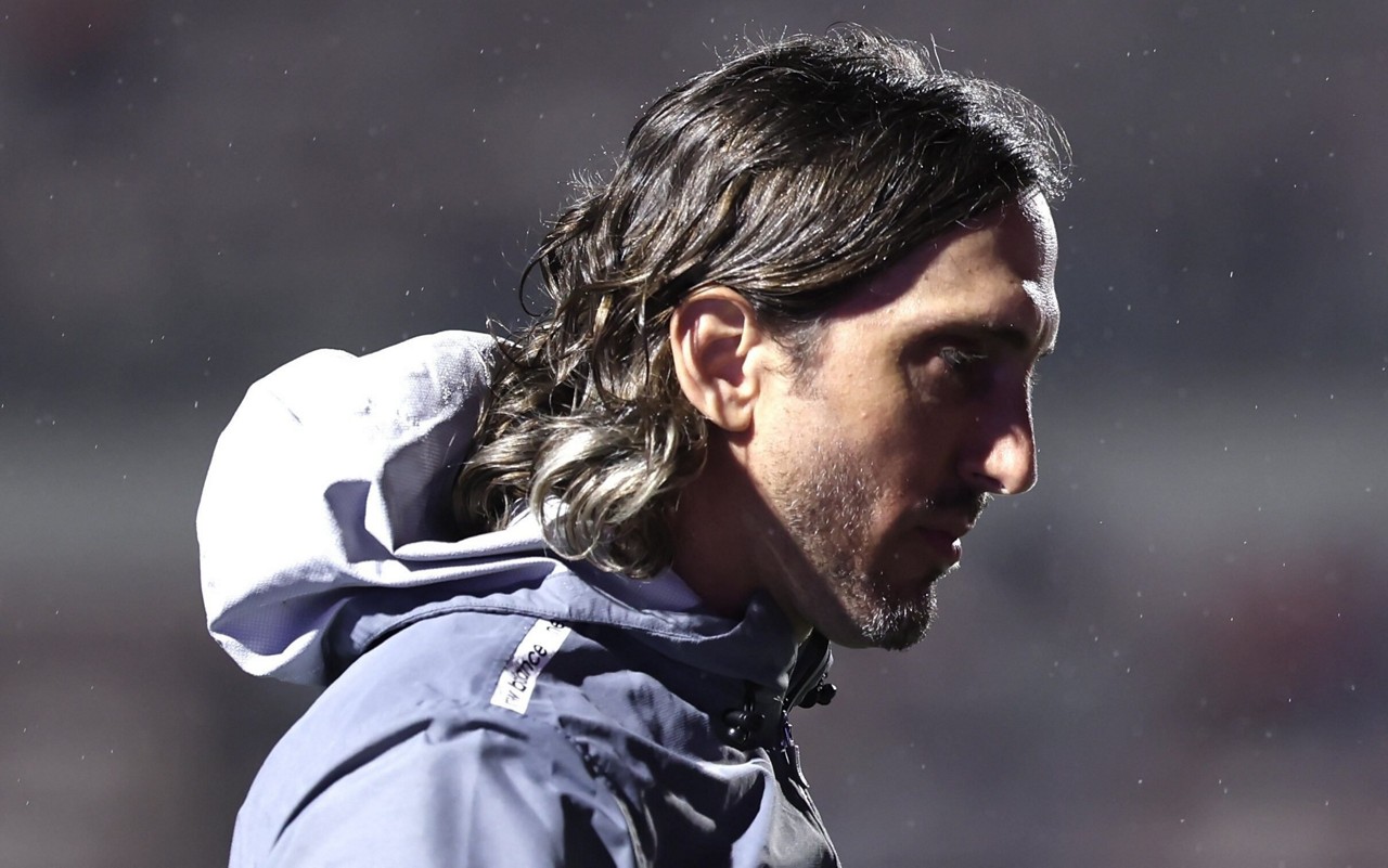 Luis Zubeldía tem futuro definido, pelo menos por enquanto (Foto: Marcello Zambrana/AGIF)